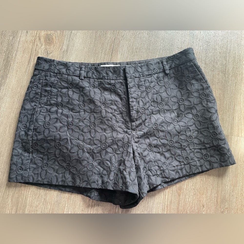 ELLE Womens Shorts Size 10 Black Floral Embroidered Chic Goth Summer Resort